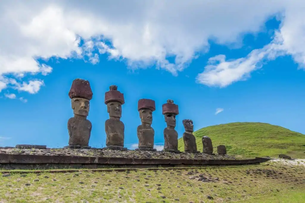 โมอาย (Moai)